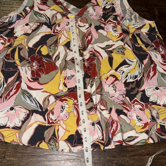 Torrid Challis Stitch Detail Floral Tank Size 1 - Picture 5 of 6